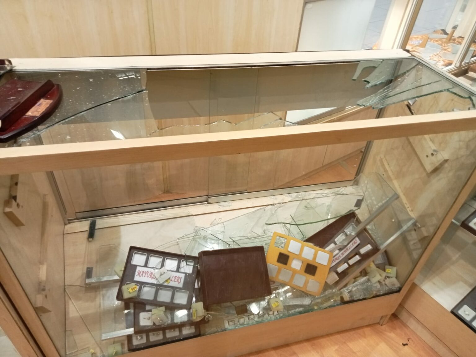 Jewellery Store Robbery at Chatsworth Centre: Two Arrested, Manhunt Underway robbers jewel chatsworth